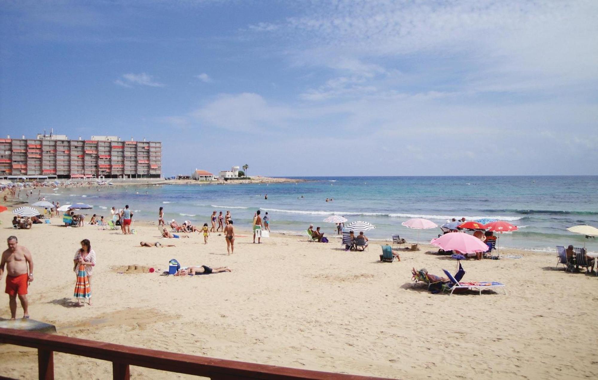 2 Bedroom Cozy Apartment In Torrevieja Bagian luar foto