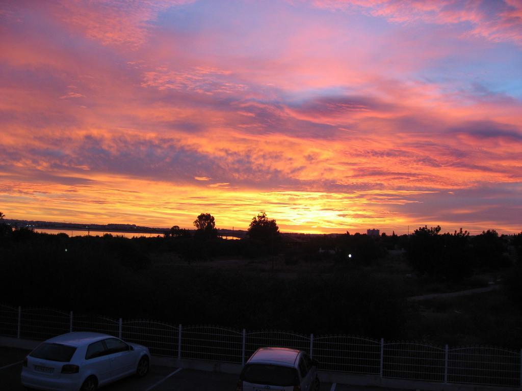 2 Bedroom Cozy Apartment In Torrevieja Bagian luar foto